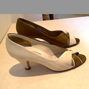 Stunning 1970s vintage Sergio Rossi Cream and Brown Spectator Pumps, Size 8.5